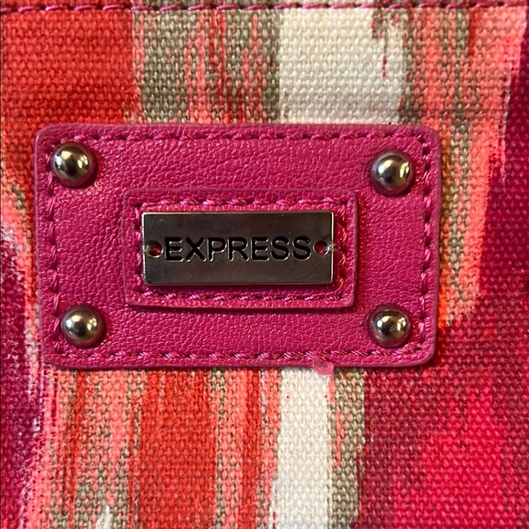 Chevron Express Pink and Red Wristlet Clutch - Picture 2 of 6